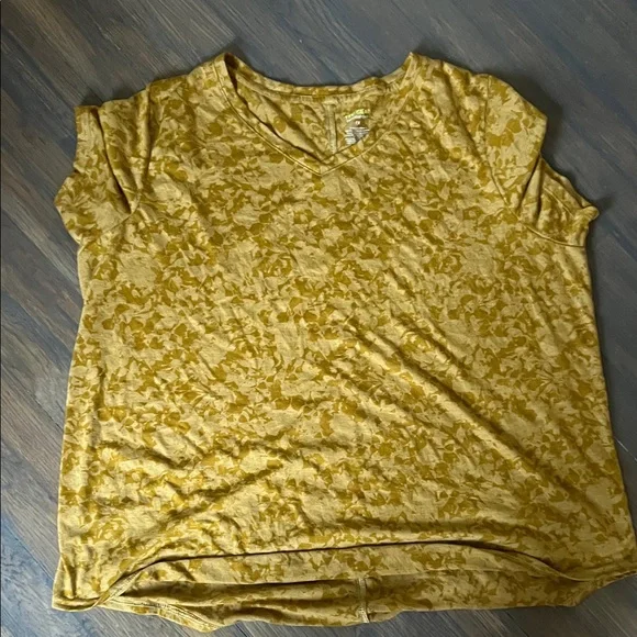 Tek Gear Mustard Floral Short Sleeve Top - Picture 1 of 2